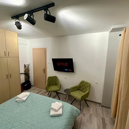 Fully Renovated In The Heart Of Apartment