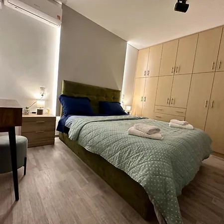 Apartment Fully Renovated In The Heart Of *